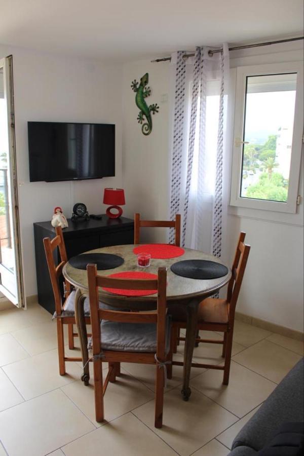 T2 Coquet Le Lavandou Plein Centre Vue Mer Exceptionnelle. Appartement Buitenkant foto